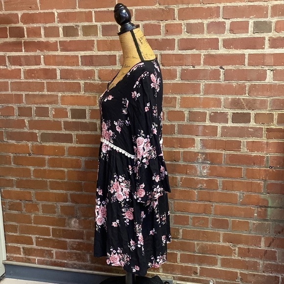 (1097) Bohemian style Floral print with bell sleeves dress size small - Picture 2 of 5